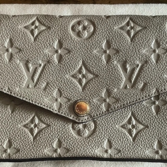 Beige Louis Vuitton Women's Clutch - Picture 1 of 4